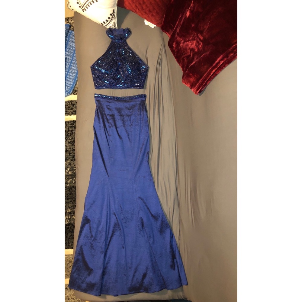 Ladies Royal Blue 2 Piece Prom Dress!